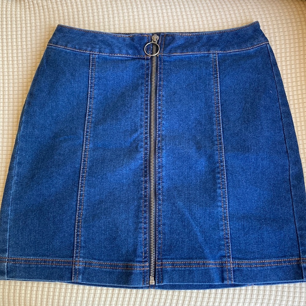 Tinseltown Denim Skirt w/Front Zipper
